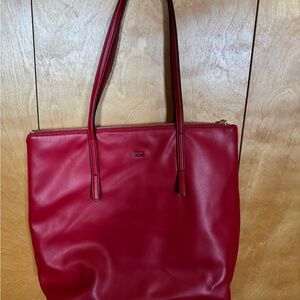 DKNY - shoulder bag with plenty of space for all your essentials.